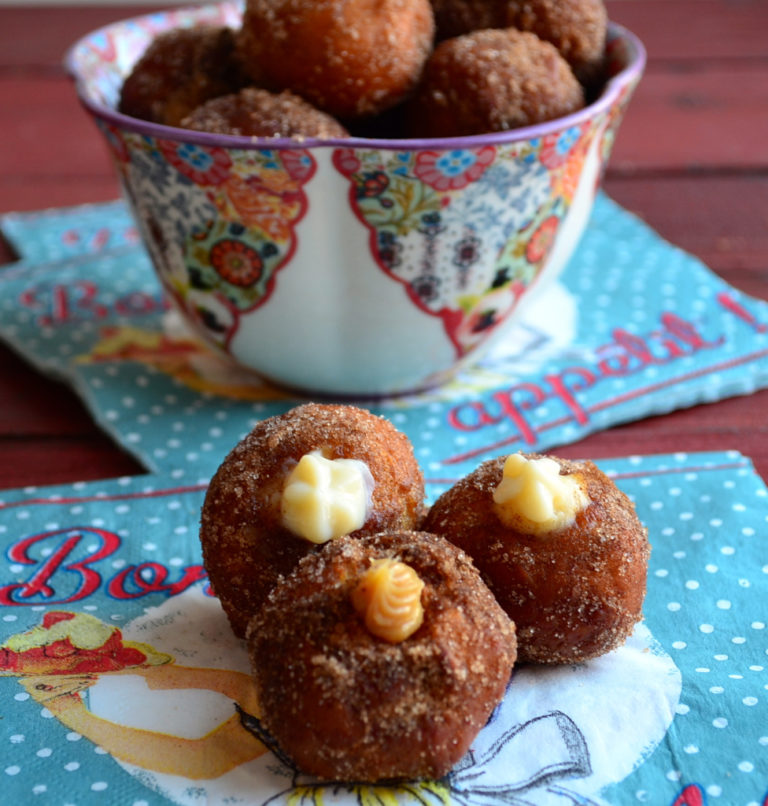 Mini donuts filled with dulce de leche