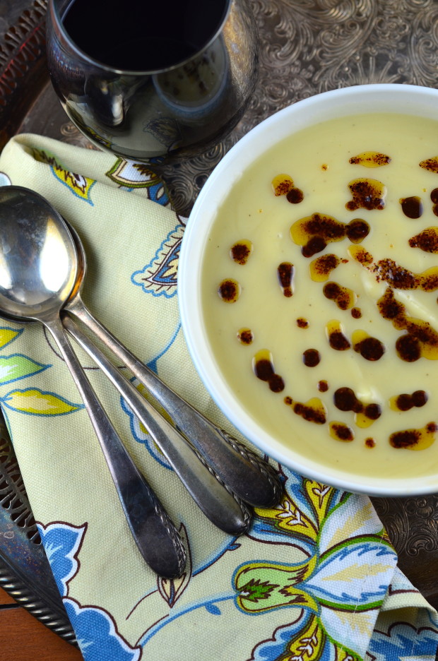 Skinny Creamy Cauliflower soup with lemon sumac oil. Rich and creamy one cup of this quick and easy cauliflower soup is only 70 calories (without the sumac oil). Vegan, Paleo, kosher, gluten free and vegetarian