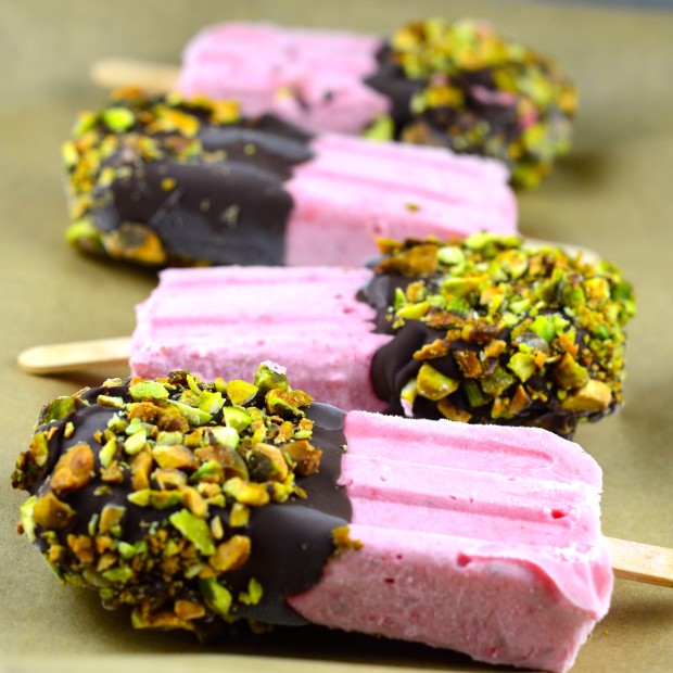 Strawberries & Cream Popsicles - #vegan #summer #dairyfree #GoVeggie #strawberries #icepops #paletas #kosher #snack #icecream