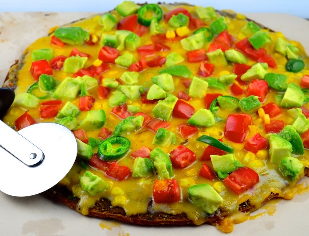 Mexican Style Vegan Pizza #Pizza #vegan #GoVeggie #avocado #Beans #Tomato #corn #summer