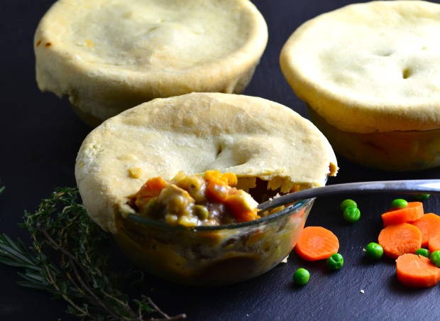Vegan Pot Pie - e Easy & Quick Vegan pot pies with rainbow carrots and white wine topped with a comforting olive oil crust. Just perfect! #Vegan #PotPie #thanksgiving #Vegetarian #Fall #wine #oliveOil #Entree