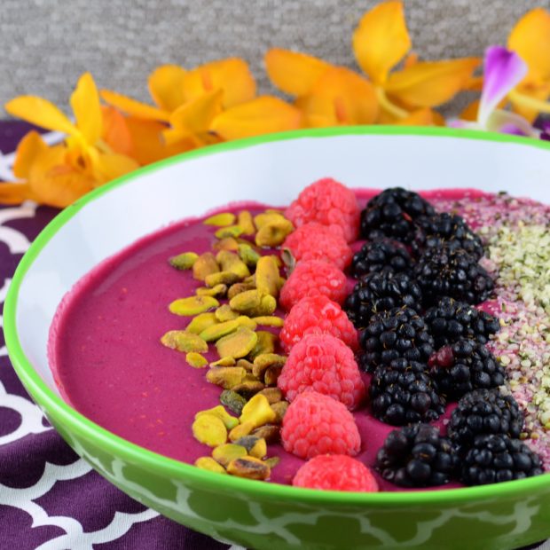 Berry & Beet Breakfast Smoothie Bowl #recipe #raspberries #berry #smoothie #breakfast #protein #fruit #Vegan #healthy