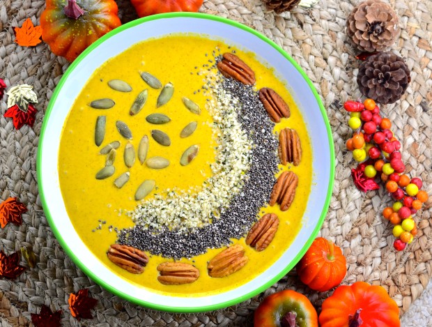 Welcome fall with this warming breakfast recipe. Pumpkin Spice smoothie bowl topped with chia, hemp and pumpkin seeds and some toasted pecan for extra crunch. Energize your morning with this smoothie bowl breakfast.
