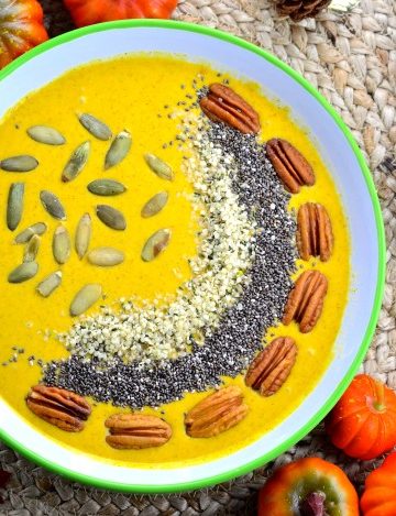 Welcome fall with this warming breakfast recipe. Pumpkin Spice smoothie bowl topped with chia, hemp and pumpkin seeds and some toasted pecan for extra crunch. Energize your morning with this smoothie bowl breakfast.