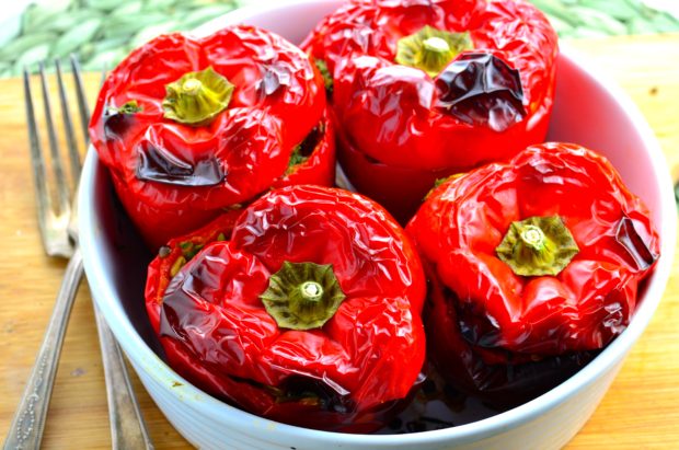Freekeh and lentil Stuffed peppers - Tasty main dish to satisfy your vegan, vegetarian guests as well as your meat eating ones.