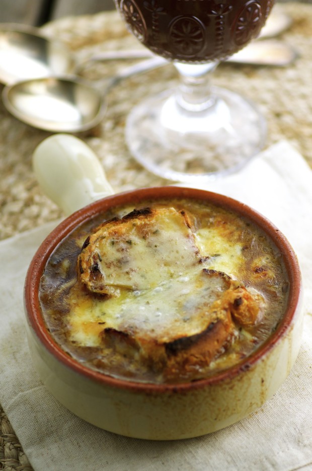 Super comforting Vegetarian French Onion Soup. The super flavorful Tarragon Ginger Cheese makes this soup extra delicious. 