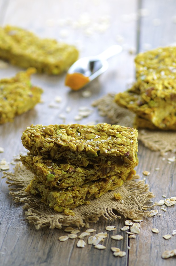 Turmeric Tahini nut and seed granola bars - Perfectly spiced and naturally sweetened