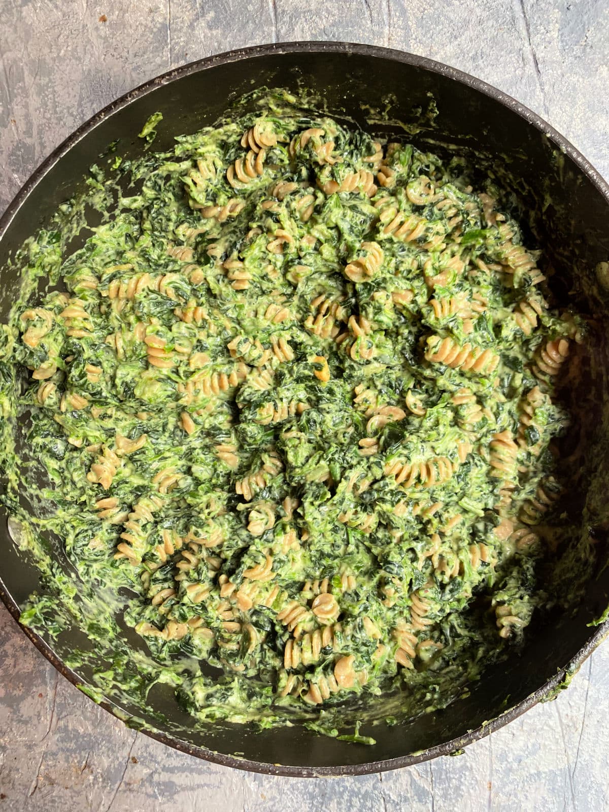 Creamed spinach and chickpea pasta in a pot